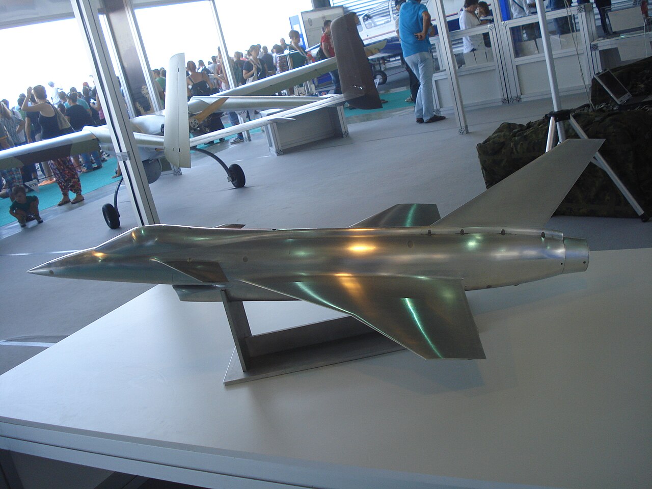 Novi_avion_YU.JPG
